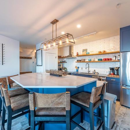 Fully Renovated Ski-In/Out Loft With Private Hot Tub! Golden Exterior foto