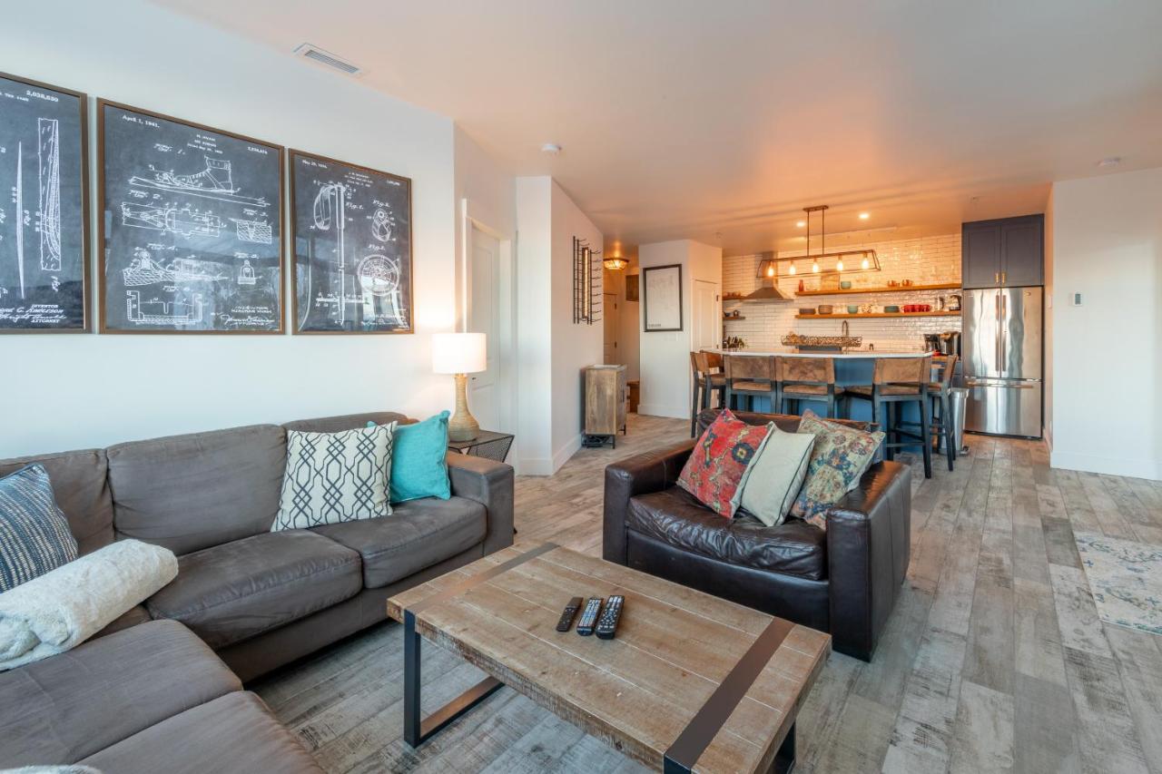 Fully Renovated Ski-In/Out Loft With Private Hot Tub! Golden Exterior foto