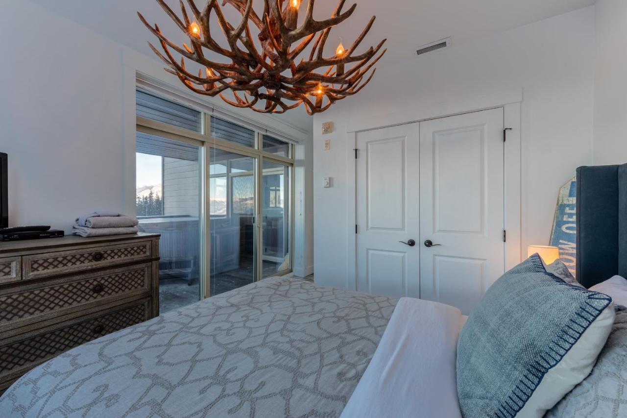Fully Renovated Ski-In/Out Loft With Private Hot Tub! Golden Exterior foto