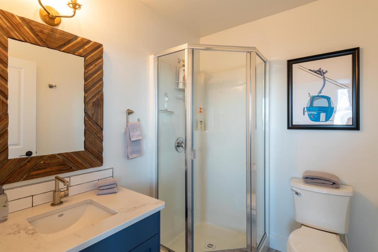 Fully Renovated Ski-In/Out Loft With Private Hot Tub! Golden Exterior foto