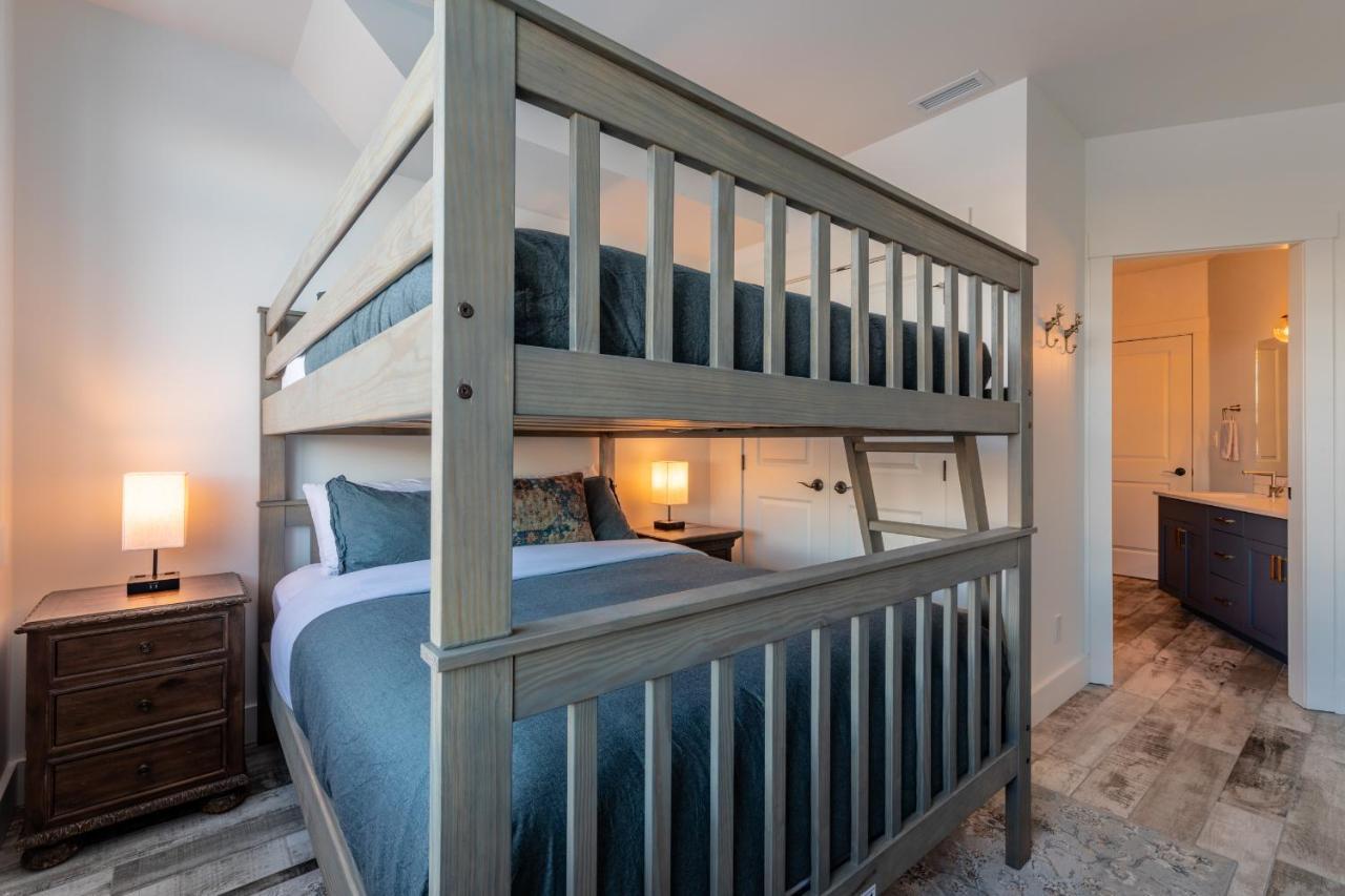 Fully Renovated Ski-In/Out Loft With Private Hot Tub! Golden Exterior foto