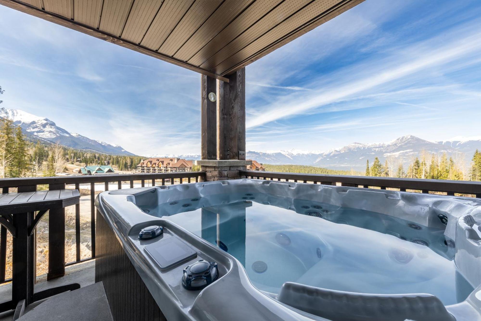 Fully Renovated Ski-In/Out Loft With Private Hot Tub! Golden Exterior foto
